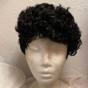 Black short but sexy wig